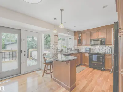Interior photo 3 of 1515 109 ST NW