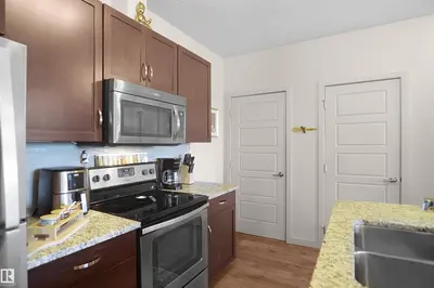 Interior photo 2 of #318 1004 ROSENTHAL BV NW
