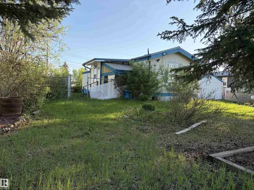 4530 Maria Close East, Smoky Lake Town - $108,000