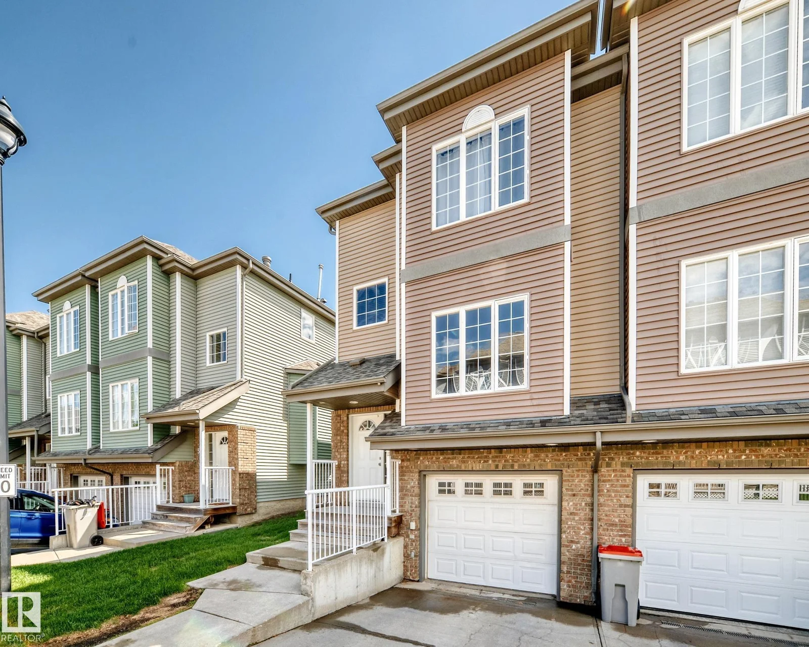 , Beaumont - 3 bedroom Townhouse for sale