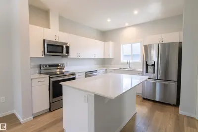 Interior photo 4 of 210 DESROCHERS BV SW