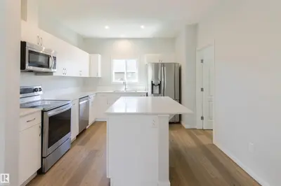 Interior photo 3 of 210 DESROCHERS BV SW