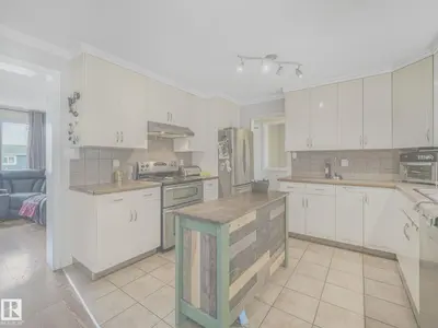 Interior photo 3 of 4902 52 AV