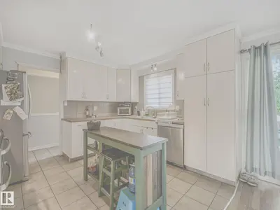 Interior photo 4 of 4902 52 AV
