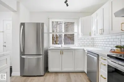 Interior photo 1 of 857 ERIN PL NW
