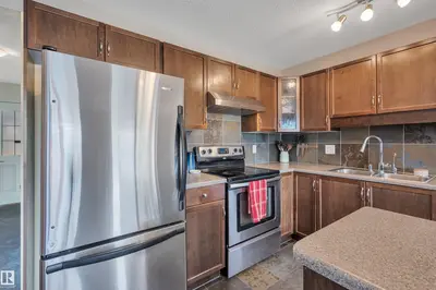 Interior photo 2 of 5819 8 AV SW