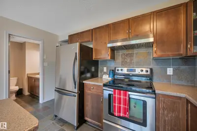 Interior photo 4 of 5819 8 AV SW