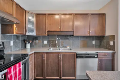 Interior photo 3 of 5819 8 AV SW