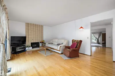 Interior photo 4 of 6816 40 AV NW