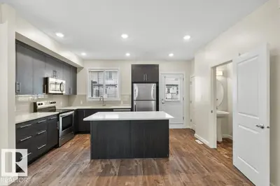 Interior photo 1 of #125 655 WATT BV SW