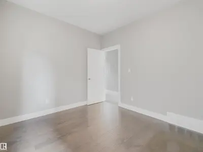 Interior photo 2 of 1090 ARMITAGE CR SW