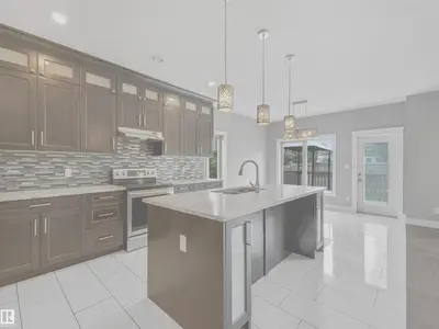 Interior photo 4 of 1090 ARMITAGE CR SW