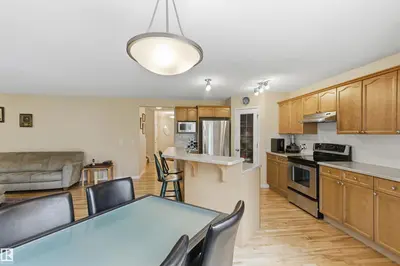 Interior photo 4 of 391 FOXBORO DR