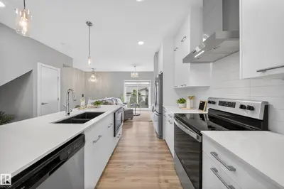 Interior photo 2 of #52 1729 KEENE CR SW