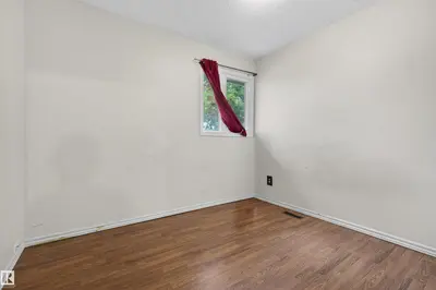 Interior photo 4 of #1 4275 76 ST NW