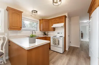 Interior photo 2 of 7223 95 AV NW