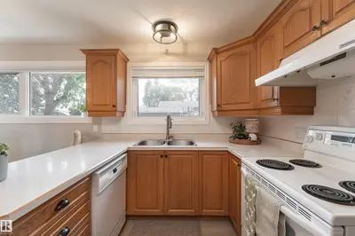Interior photo 3 of 7223 95 AV NW