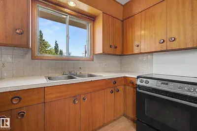 Interior photo 2 of 5103 54 AV