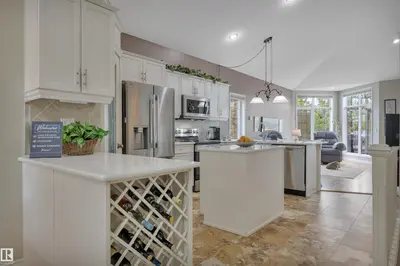 Interior photo 4 of 27 BRIARWOOD VG