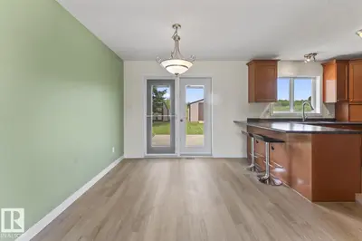 Interior photo 3 of 3814 54 AV