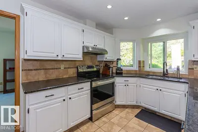 Interior photo 4 of 31 WINDERMERE CR