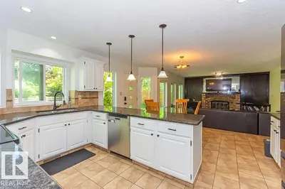 Interior photo 2 of 31 WINDERMERE CR