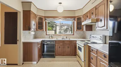Interior photo 2 of 7408 40 AV NW