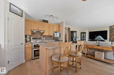 Interior photo 3 of 591 Byrne CR SW