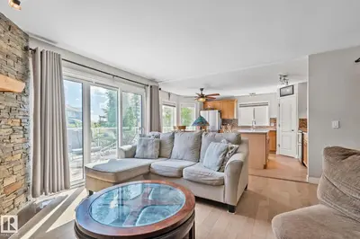 Interior photo 2 of 591 Byrne CR SW