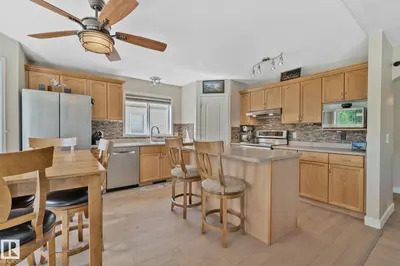 Interior photo 4 of 591 Byrne CR SW