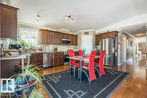 15 4 th AV S, Hay Lakes - $424,900