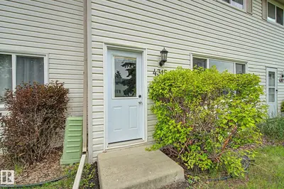Interior photo 1 of 4315 46 ST