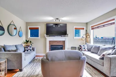 Interior photo 2 of 10114 93 Morinville ST