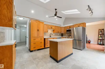 Interior photo 2 of 3 BENTON ST