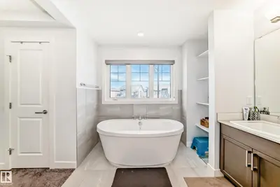 Interior photo 3 of 922 173A ST SW