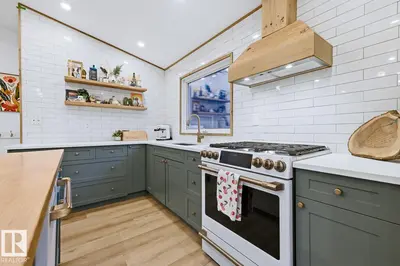Interior photo 4 of 33 HAZEL ST