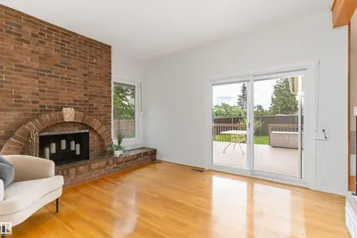 Interior photo 3 of 115 HARRISON DR NW