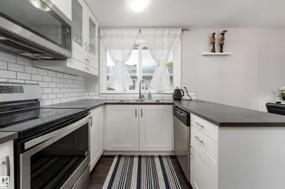 Interior photo 2 of 11227 40 AV NW