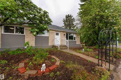 Interior photo 1 of 11227 40 AV NW