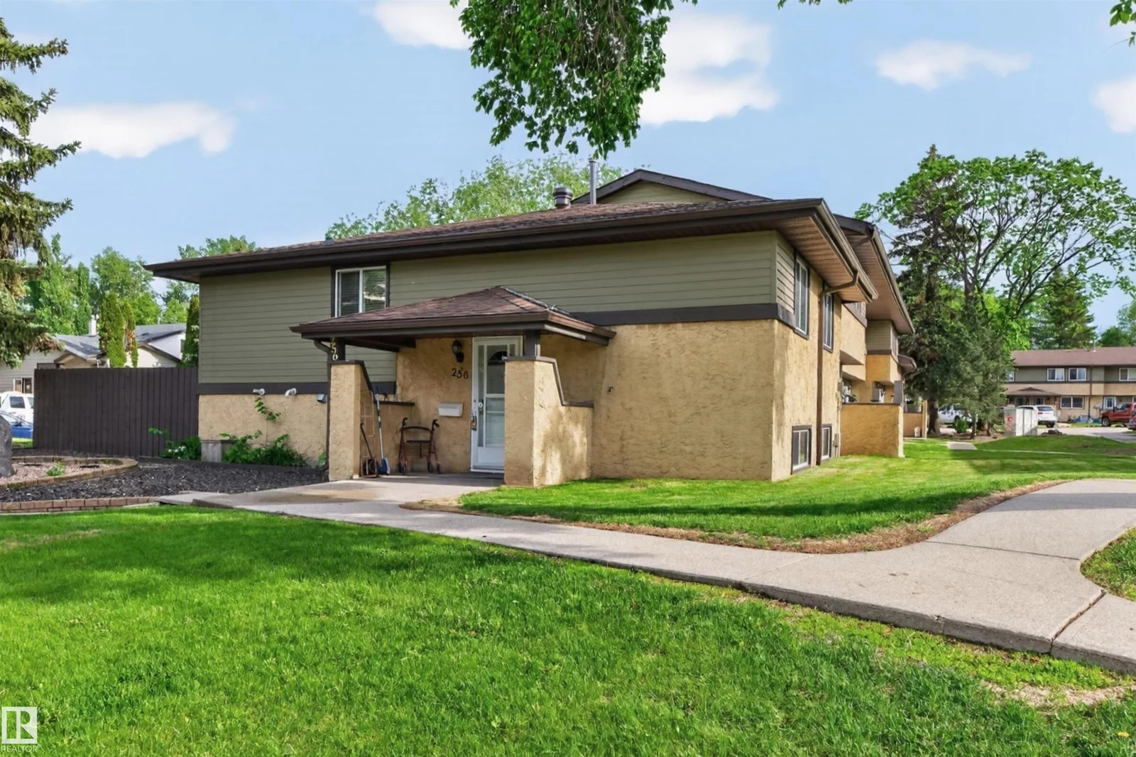 256 WOODBRIDGE WY, Sherwood Park - 2 bedroom Townhouse for sale