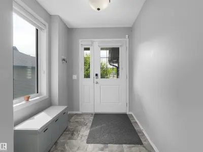 Interior photo 4 of 18 ARALIA CV