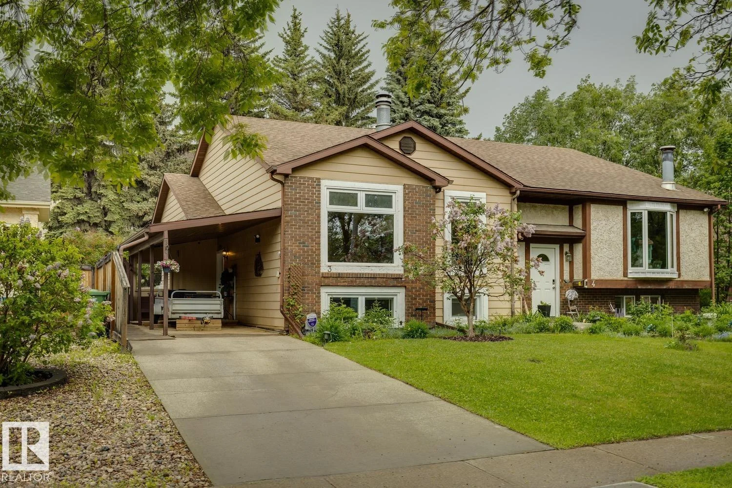 3 GARETH PL, St. Albert - 5 bedroom Duplex for sale