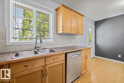 Interior photo 4 of 5222 48 AV
