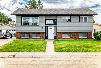 Interior photo 1 of 3909 39 AV