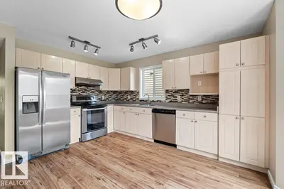 Interior photo 4 of 894 MCALLISTER CR SW