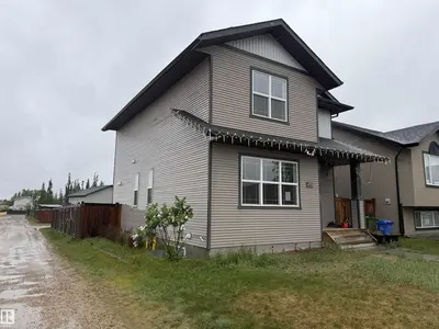 Interior photo 1 of 4038 56 AV