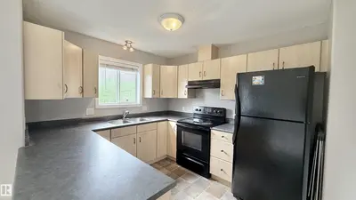 Interior photo 2 of #9 225 BLACKBURN DR E SW