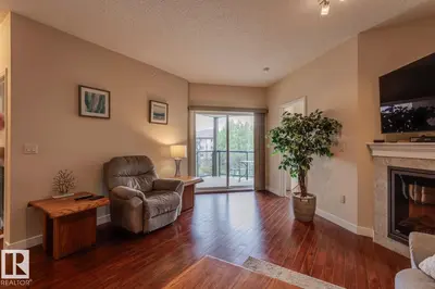 Interior photo 4 of #426 2045 GRANTHAM CT NW
