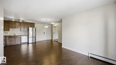 Interior photo 4 of 