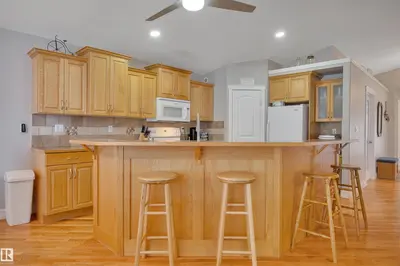 Interior photo 3 of 5334 42 ST